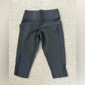 New - Lucy activewear-  novelty lotus Capri